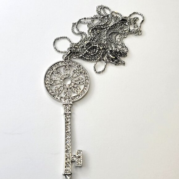 Silver tone Key Pendant Necklace - Picture 1 of 10